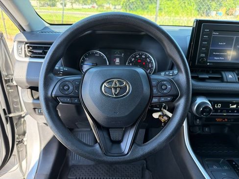 Used 2022 Toyota RAV4 LE AWD/4WD image 15