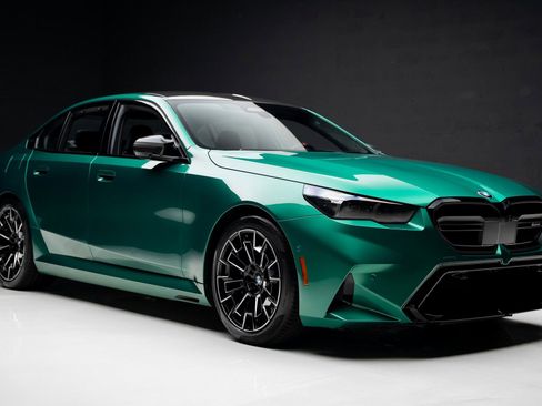 Used 2025 BMW M5 w/ Carbon Package image 95