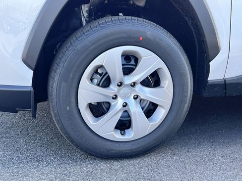 New 2025 Toyota RAV4 LE image 5