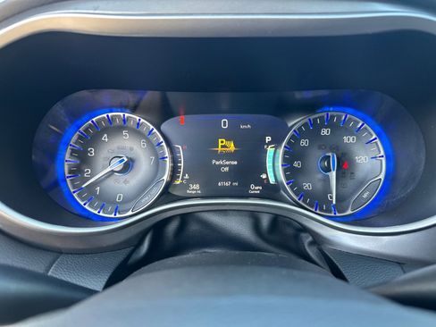 Used 2024 Chrysler Pacifica Touring-L image 26