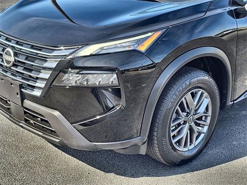 Used 2024 Nissan Rogue S image 10