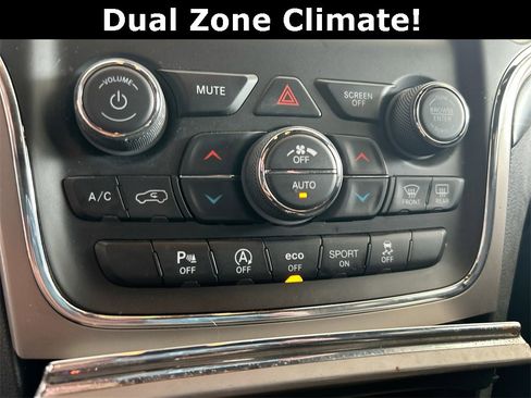 Used 2021 Jeep Grand Cherokee Laredo image 28