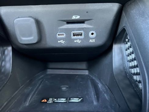 Used 2023 Chevrolet TrailBlazer RS w/ Sun and Liftgate Package image 39