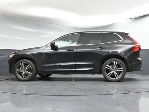 Used 2021 Volvo XC60 T5 Momentum w/ Premium Package image 28