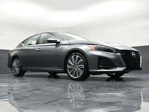 New 2025 Nissan Altima 2.5 SL image 32