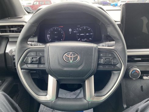 Used 2025 Toyota Tacoma TRD Off-Road image 17