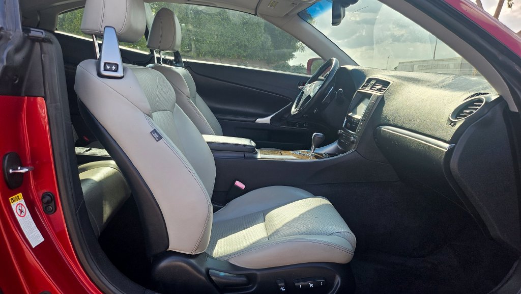 Used 2014 Lexus IS 250C w/ Luxury Package RWD image 19