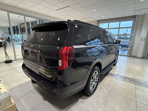 Certified 2025 Ford Expedition Active AWD/4WD image 3