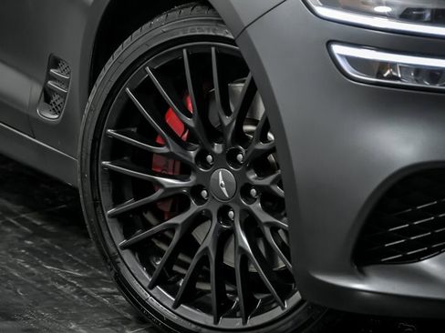 Used 2022 Genesis G70 3.3T Launch Edition image 3