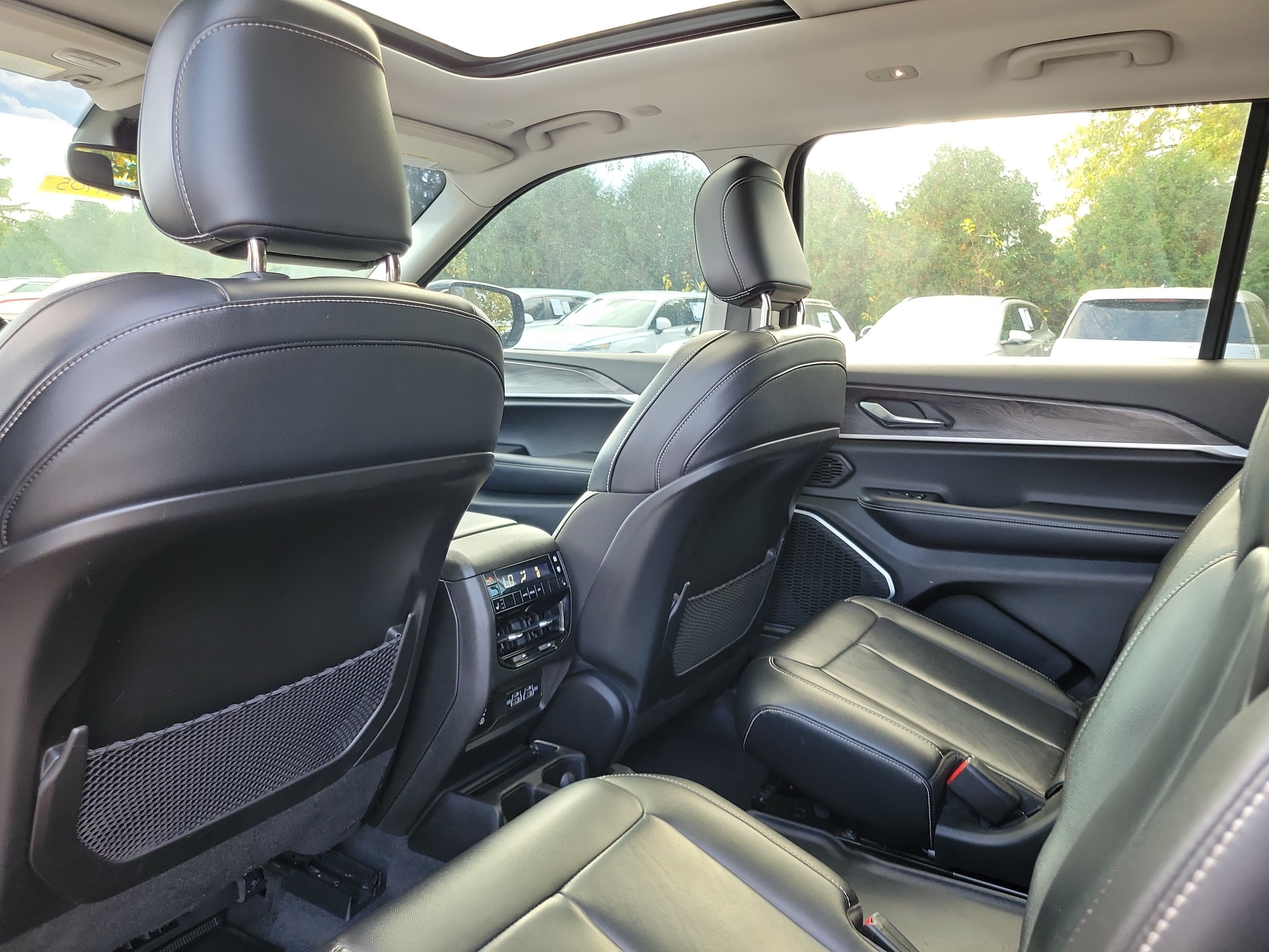 Used 2021 Jeep Grand Cherokee L Limited AWD/4WD image 14