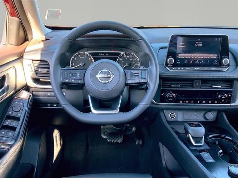 Used 2023 Nissan Rogue SV w/ SV Premium B Package image 8