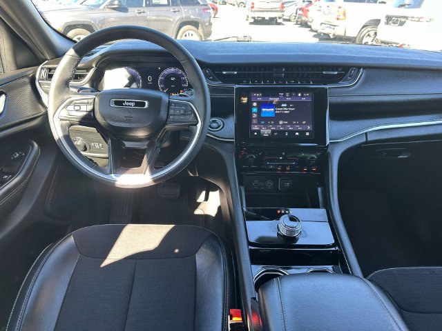 Used 2023 Jeep Grand Cherokee Altitude AWD/4WD image 9