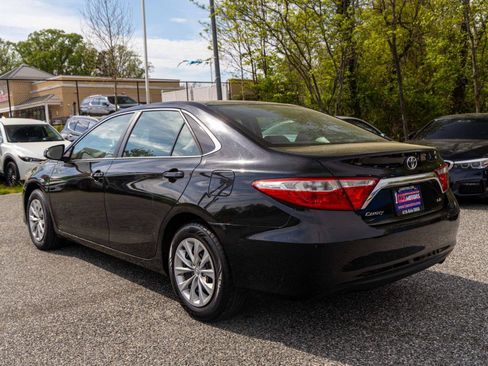Used 2017 Toyota Camry LE image 4