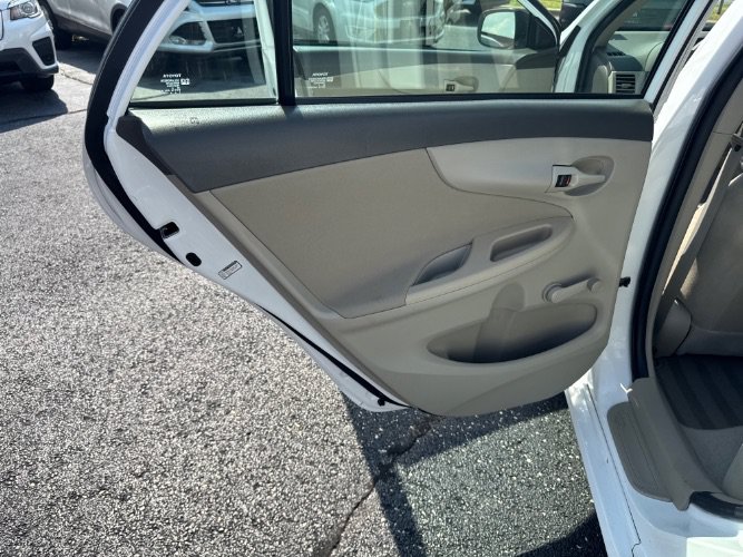 Used 2009 Toyota Corolla FWD image 12