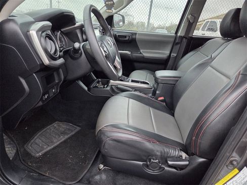 Used 2018 Toyota Tacoma SR5 image 5