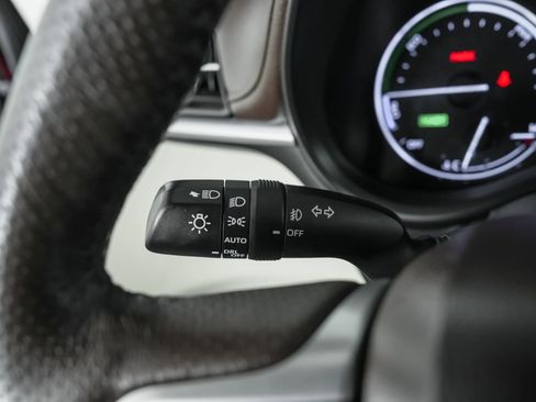 Used 2021 Toyota Sienna Limited image 35