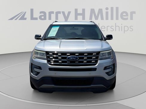 Used 2017 Ford Explorer XLT w/ Equipment Group 202A FWD image 8