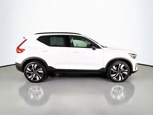 Certified 2026 Volvo XC40 B5 Ultra w/ Climate Package image 8
