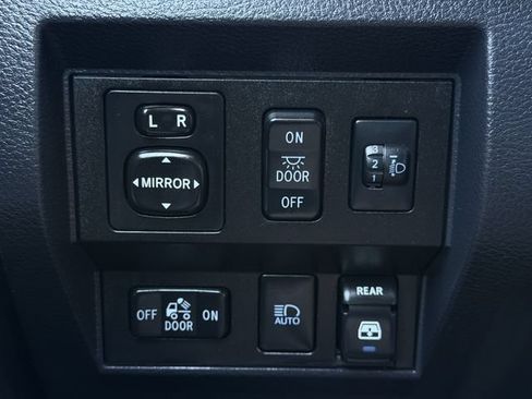 Used 2018 Toyota Tundra Limited w/ Limited Premium Package AWD/4WD image 21