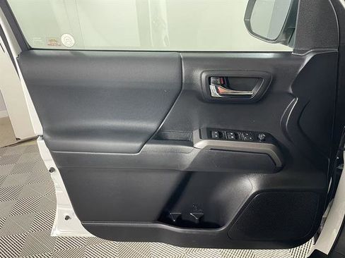 Certified 2020 Toyota Tacoma TRD Sport w/ Technology Package AWD/4WD image 19