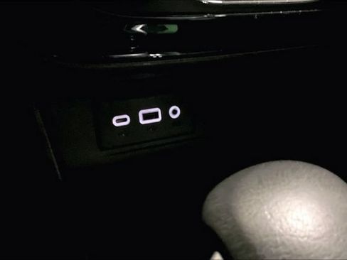 Used 2022 Buick Encore GX Preferred w/ Cold Weather Comfort Package AWD/4WD image 34