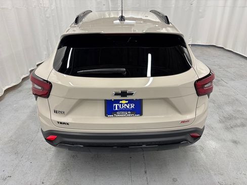 Used 2026 Chevrolet Trax RS w/ Sunroof Package image 4