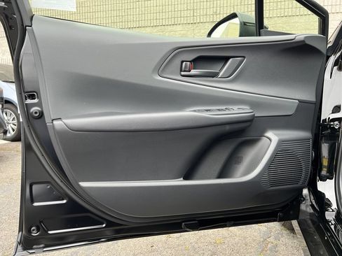 New 2027 Toyota Prius LE FWD image 32
