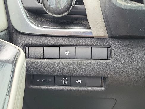 Used 2023 Nissan Rogue SV w/ SV Premium B Package FWD image 13