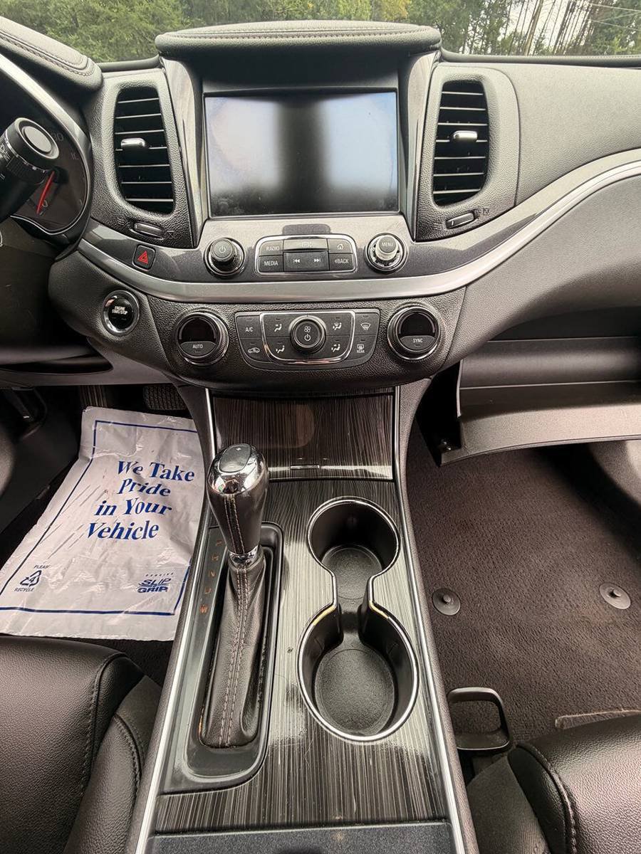 Used 2018 Chevrolet Impala LT FWD image 21