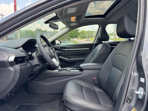 Used 2024 Nissan Altima 2.5 SL FWD image 14