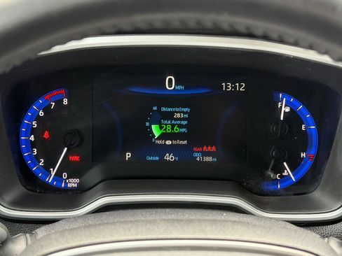 Used 2022 Toyota Corolla Cross XLE image 24