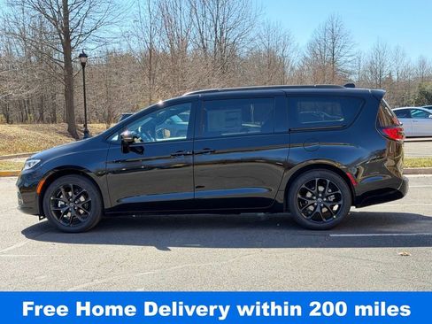 New 2026 Chrysler Pacifica Select image 9