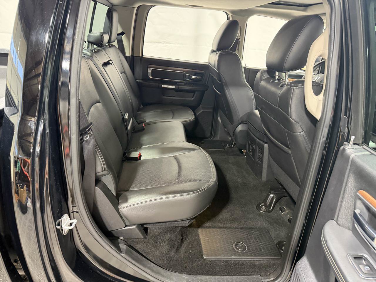 Used 2015 RAM 1500 Laramie w/ Convenience Group AWD/4WD image 14