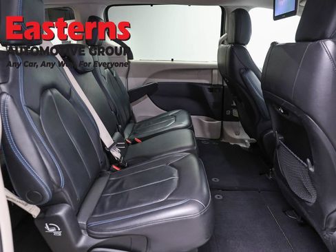 Used 2021 Chrysler Pacifica Touring-L FWD image 24