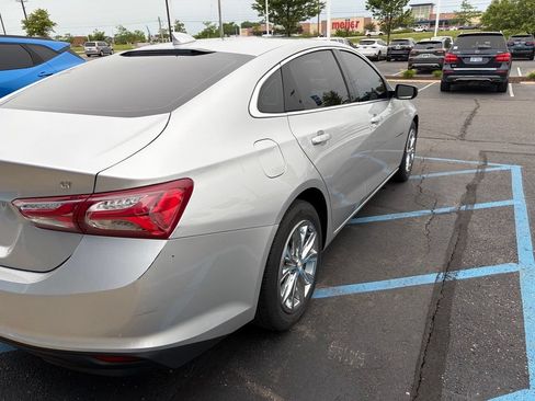 Used 2022 Chevrolet Malibu LT FWD image 9
