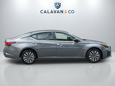 Used 2024 Nissan Altima 2.5 SV FWD image 8