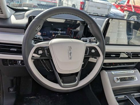 New 2026 Lincoln Aviator AWD image 30