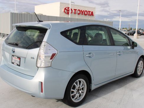 Used 2012 Toyota Prius V Three image 3