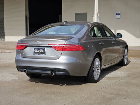 Used 2017 Jaguar XF Prestige image 9
