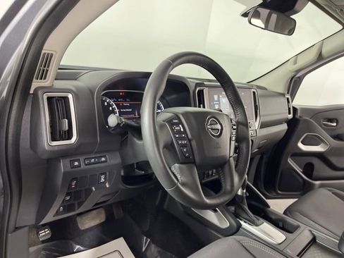 Used 2025 Nissan Frontier SV w/ SV Convenience Package RWD image 20