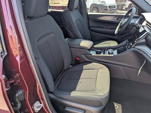 New 2025 Jeep Grand Cherokee 4WD image 37