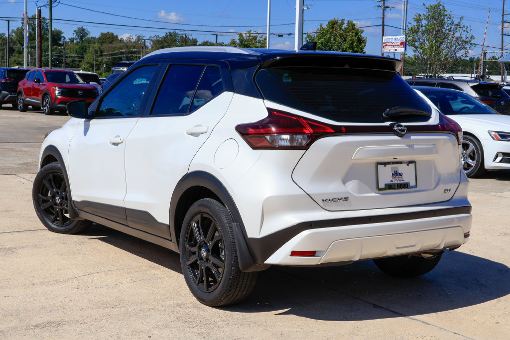 Used 2022 Nissan Kicks SV FWD image 2