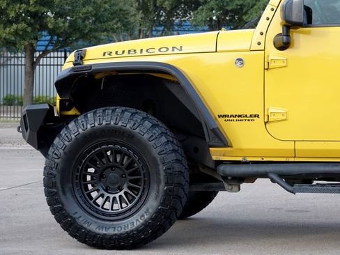 Used 2015 Jeep Wrangler Unlimited Rubicon w/ Connectivity Group image 19