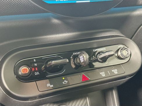 Certified 2025 MINI Cooper S FWD image 17