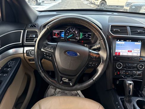 Used 2017 Ford Explorer XLT w/ Equipment Group 202A image 18