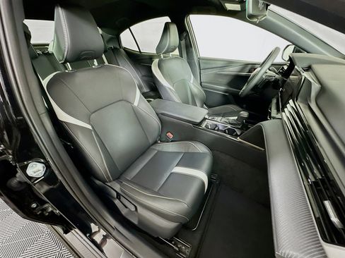 Used 2025 Toyota Camry SE image 29