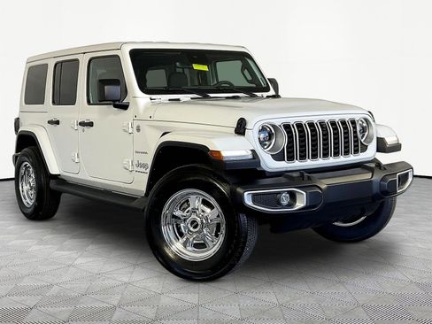 Used 2024 Jeep Wrangler Unlimited Sahara w/ Technology Group AWD/4WD image 3