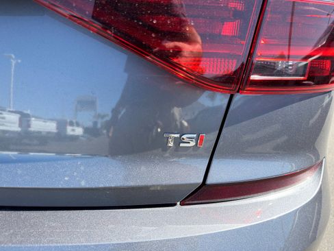 Used 2018 Volkswagen Passat 2.0T R-Line w/ R-Line Lighting Package image 38