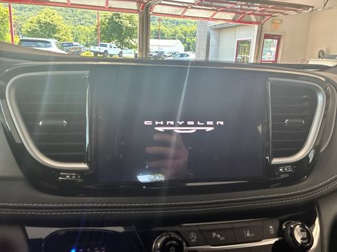 New 2027 Chrysler Pacifica Select AWD/4WD image 34