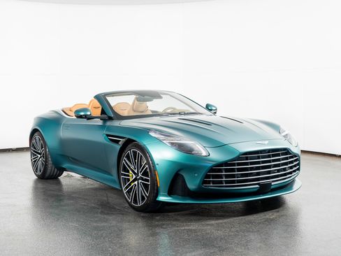 Used 2025 Aston Martin DB12 Convertible image 5